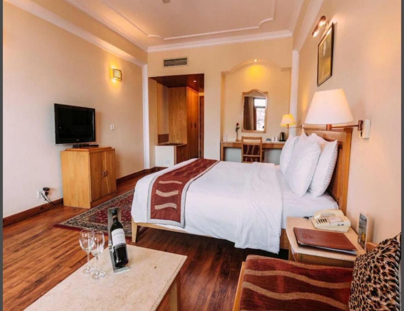 Hotel Willow Banks - Boutique 4 Star Hotel On The Mall Road Shimla Exterior foto
